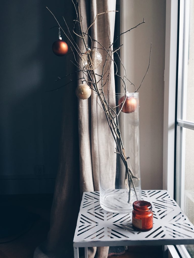 DIY last minute christmas decor ideas - the illuminated branch