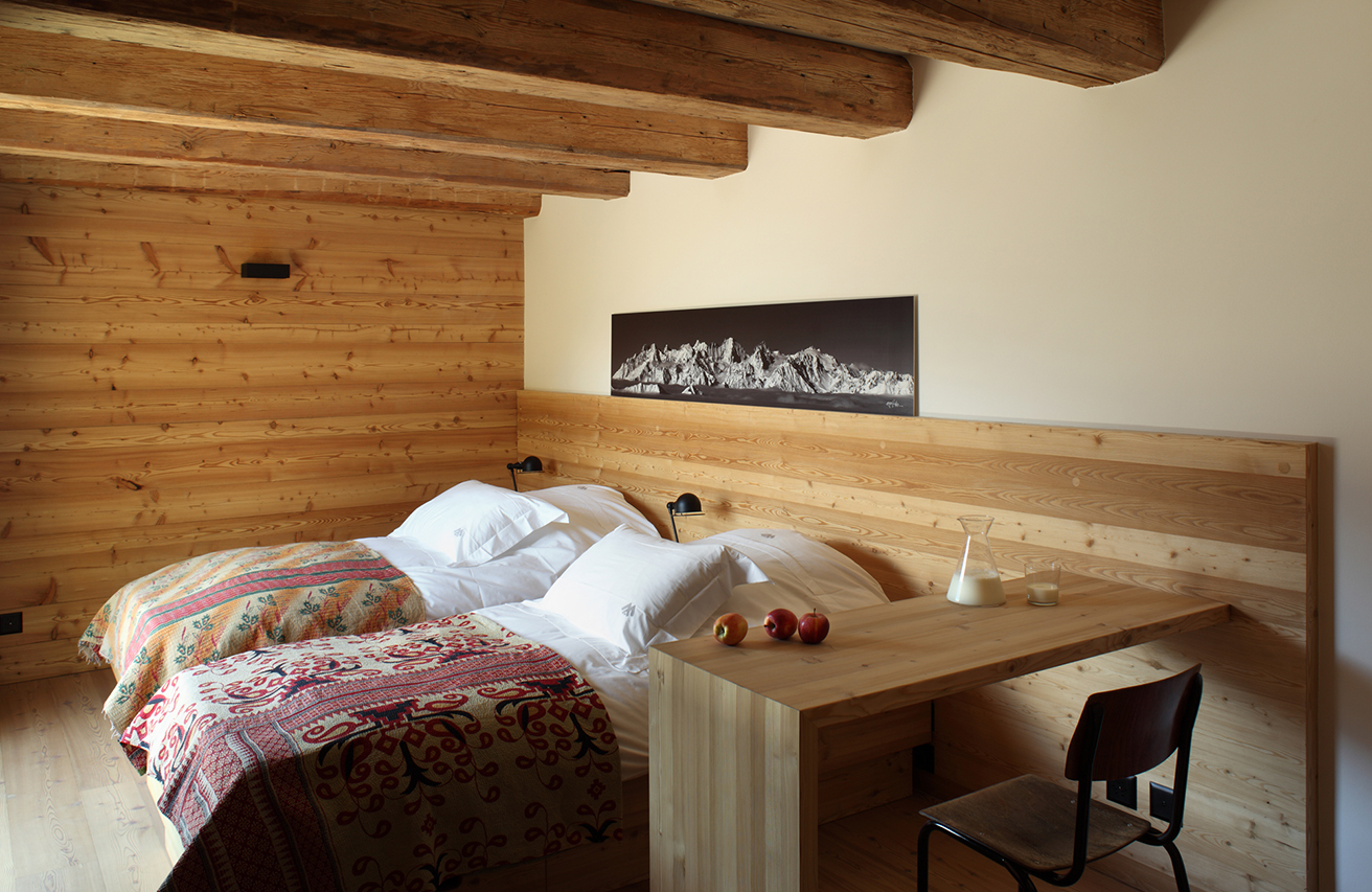 rent-a-chalet-in-the-swiss-alps-bedrooms-montagne-alternative