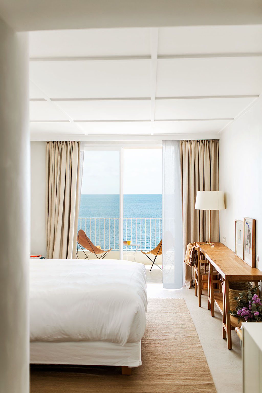 Recreate that mid-century modern look starting with this french riviera hotel 