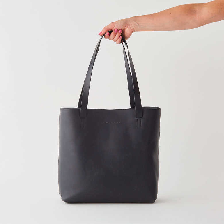 3 minimalist types of bags you for everyday life