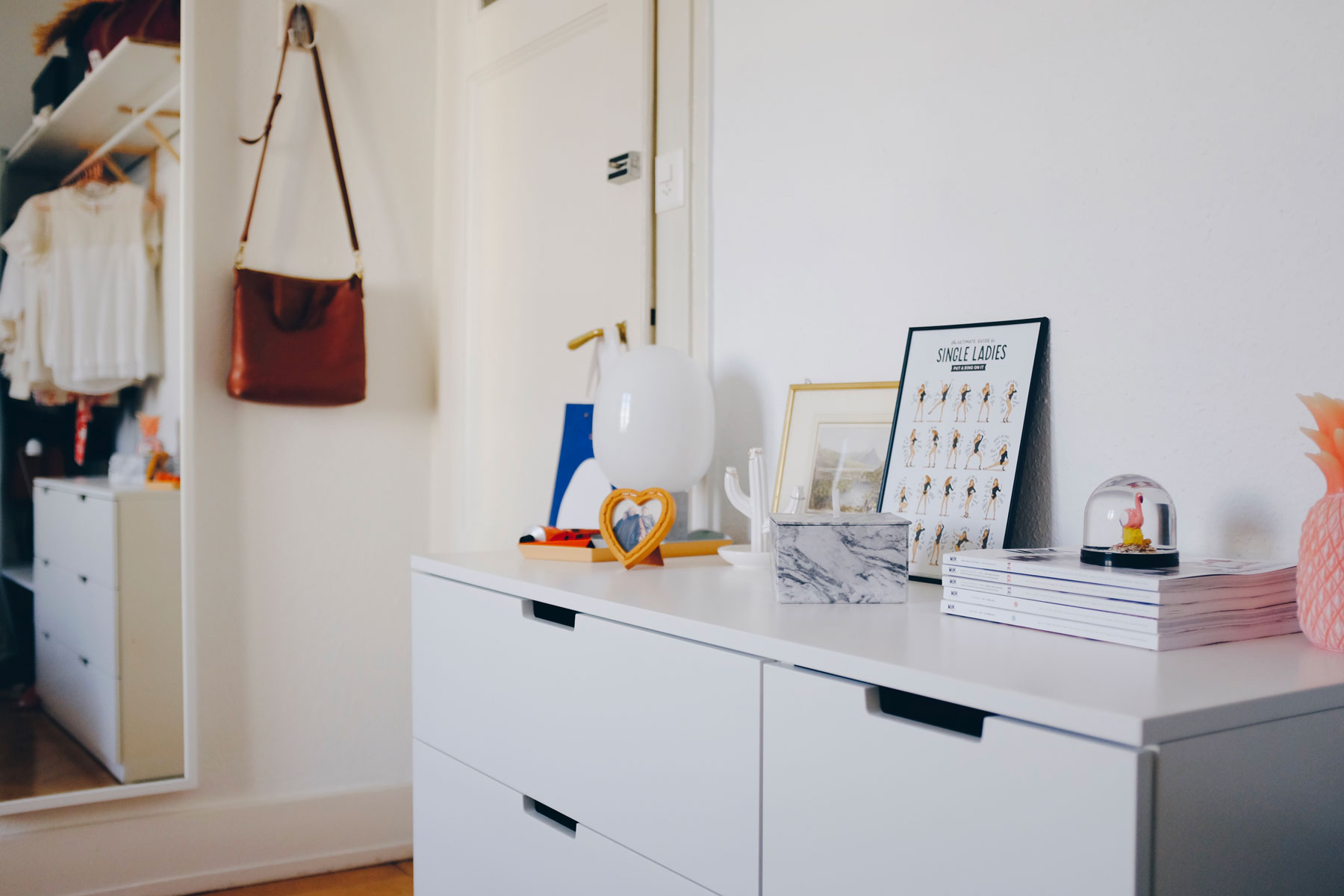 Open wardrobe DIY - cupboard and mirror