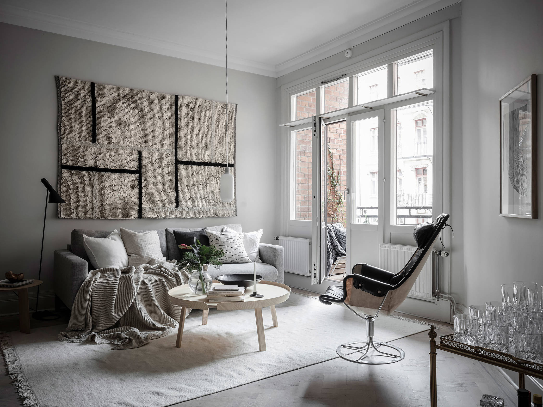 https://thegempicker.com/wp-content/uploads/2019/01/hanging-rug-living-room-wall-art-idea.jpeg