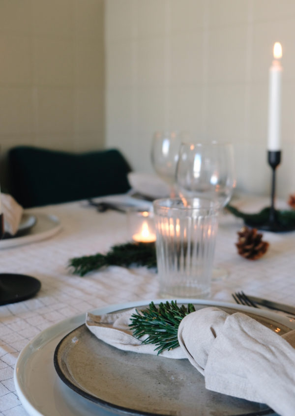 Two ways to Set a Simple yet Stunning Christmas Table | The Gem Picker