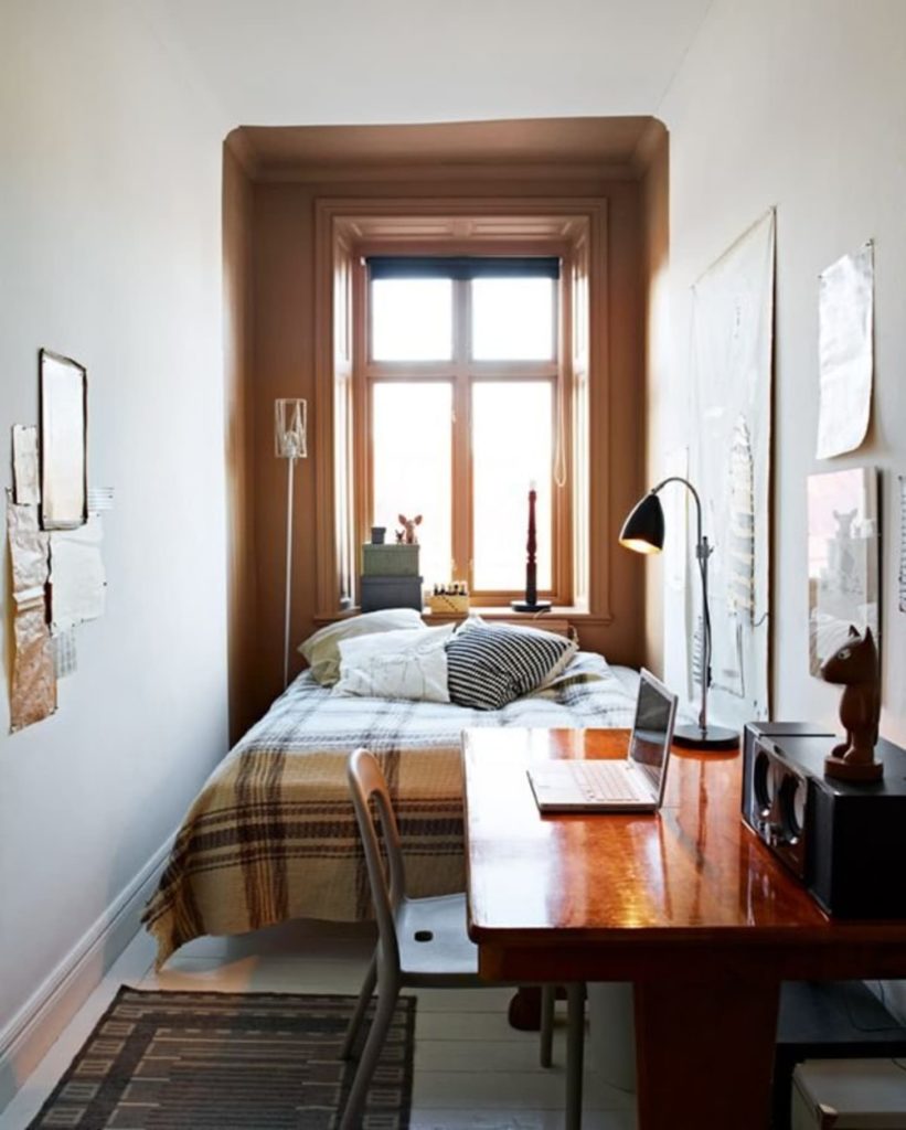 small bedroom with trompe l'œil alcove