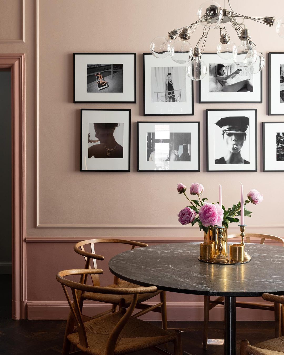 gallery wall ideas-black and white on color pink