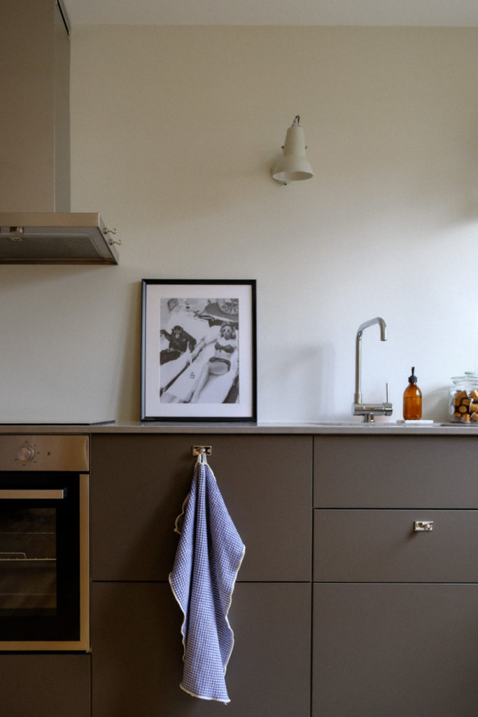 IKEA HAVSTORP kitchen without backsplash showing oven side and unfinished styling details